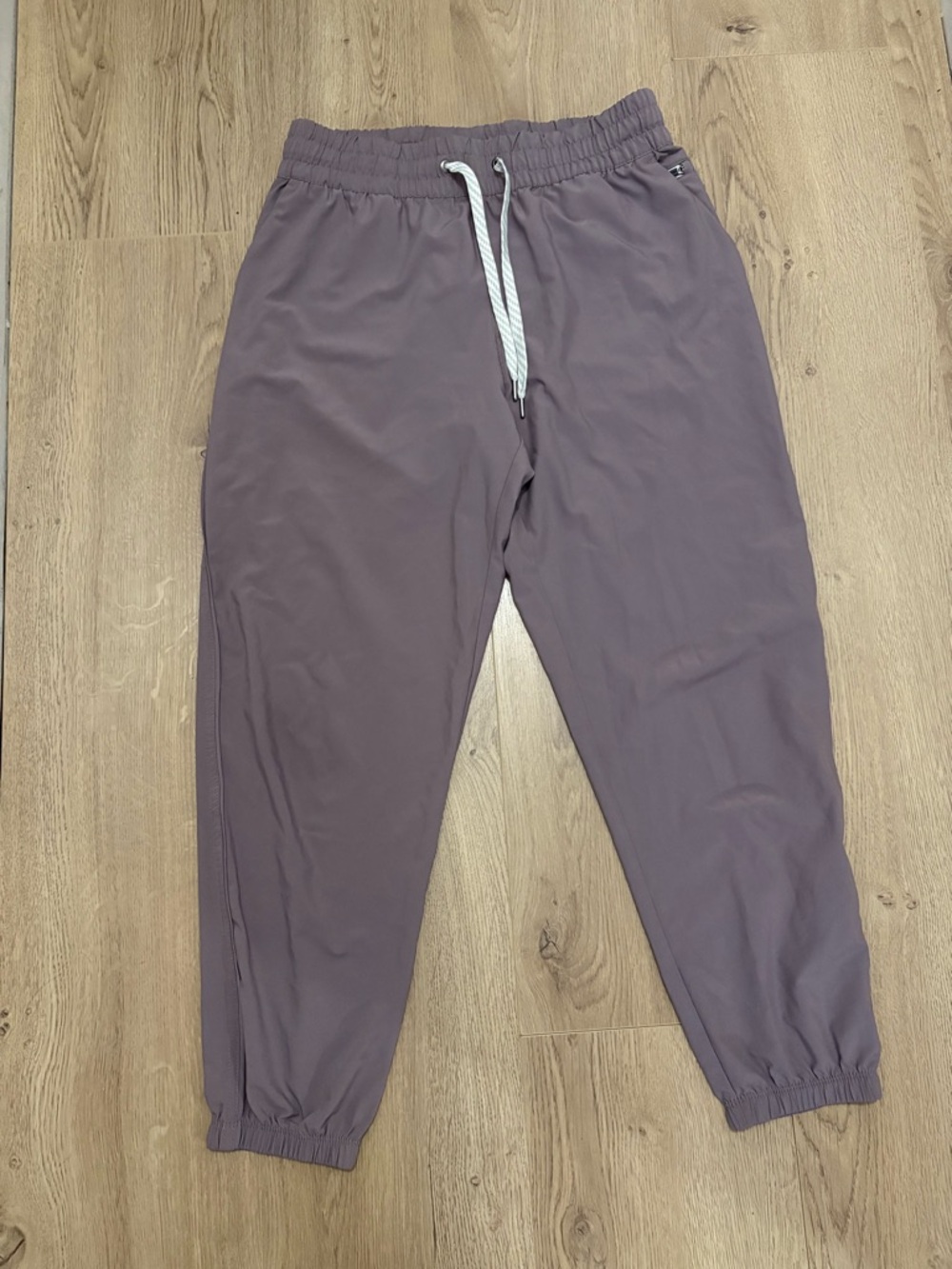 Vuori Men's Jogger Pants in Mauve